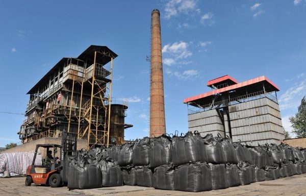 威大椰殼活性炭生產(chǎn)廠家，生產(chǎn)各種廢水使用的椰殼活性炭等活性炭產(chǎn)品！