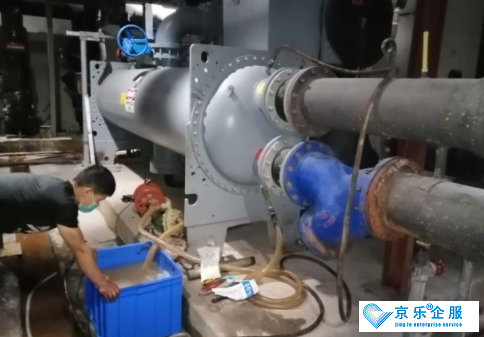 北京中央空調螺桿機組保養-圖1